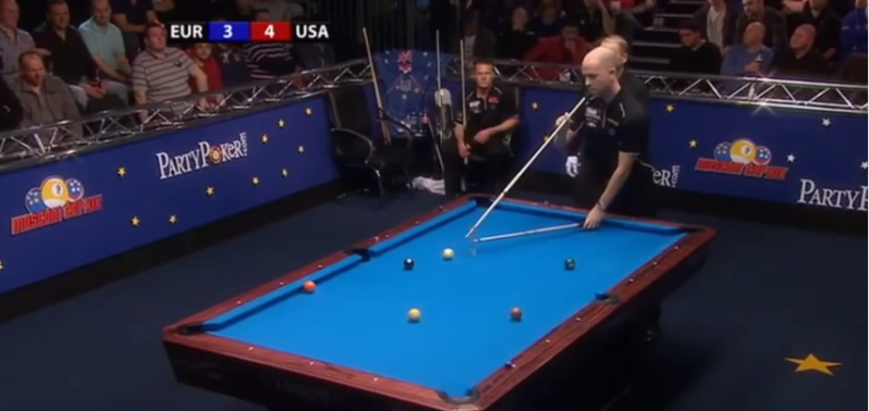 There are billiard plays that will go down in history. They have already gone down in history. Not only because of the difficulty of the shot, but because of the moment of pressure in which it was executed. Although there are many to choose from, today I bring you five stunning American pool plays. You may have already seen them. If so, they will surprise you again. There we go with the five spectacular shots.